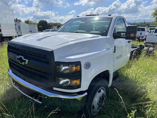 2023 Chevrolet Silverado 5500 HD Vehicle Photo in ALCOA, TN 37701-3235