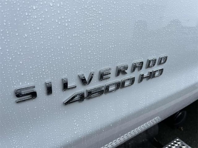 2024 Chevrolet Silverado 4500 HD Vehicle Photo in ALCOA, TN 37701-3235