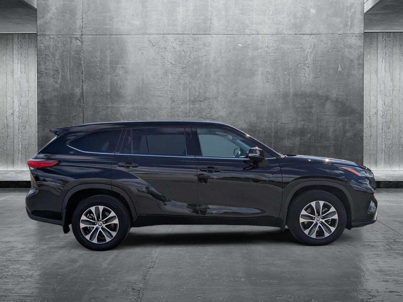 2022 Toyota Highlander Vehicle Photo in Spokane Valley, WA 99212