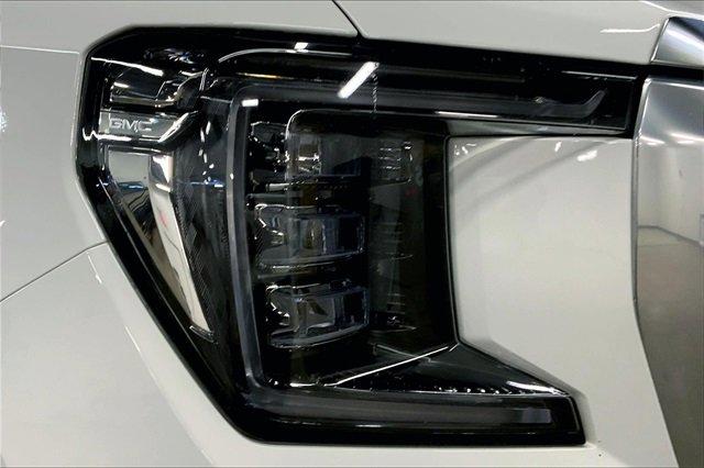 2022 GMC Yukon XL Vehicle Photo in TOPEKA, KS 66609-0000