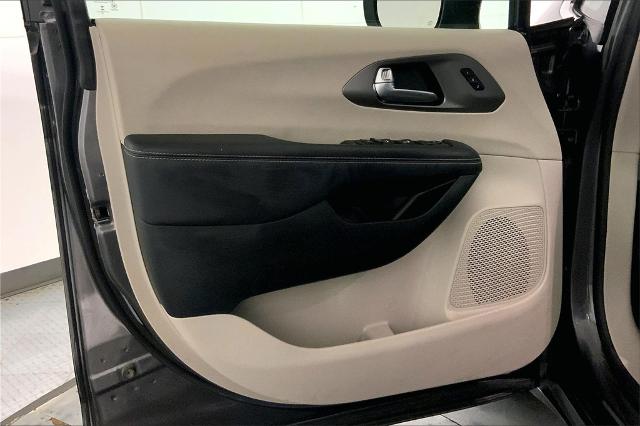 2023 Chrysler Pacifica Vehicle Photo in Lees Summit, MO 64086