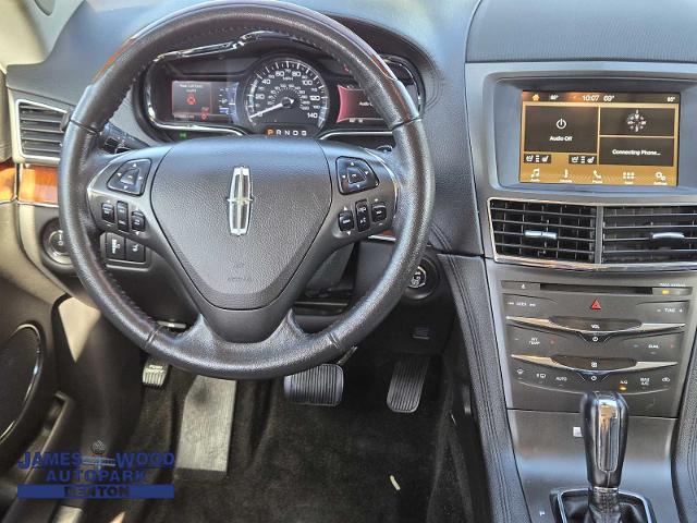 2017 Lincoln MKT Vehicle Photo in DENTON, TX 76210-9321