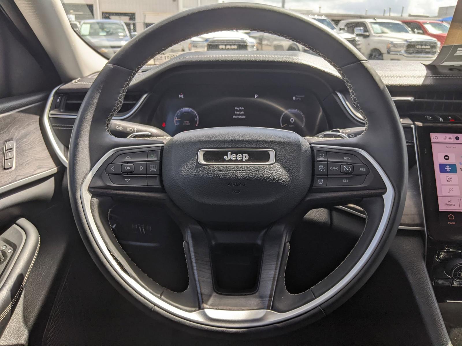 2023 Jeep Grand Cherokee L Vehicle Photo in Seguin, TX 78155