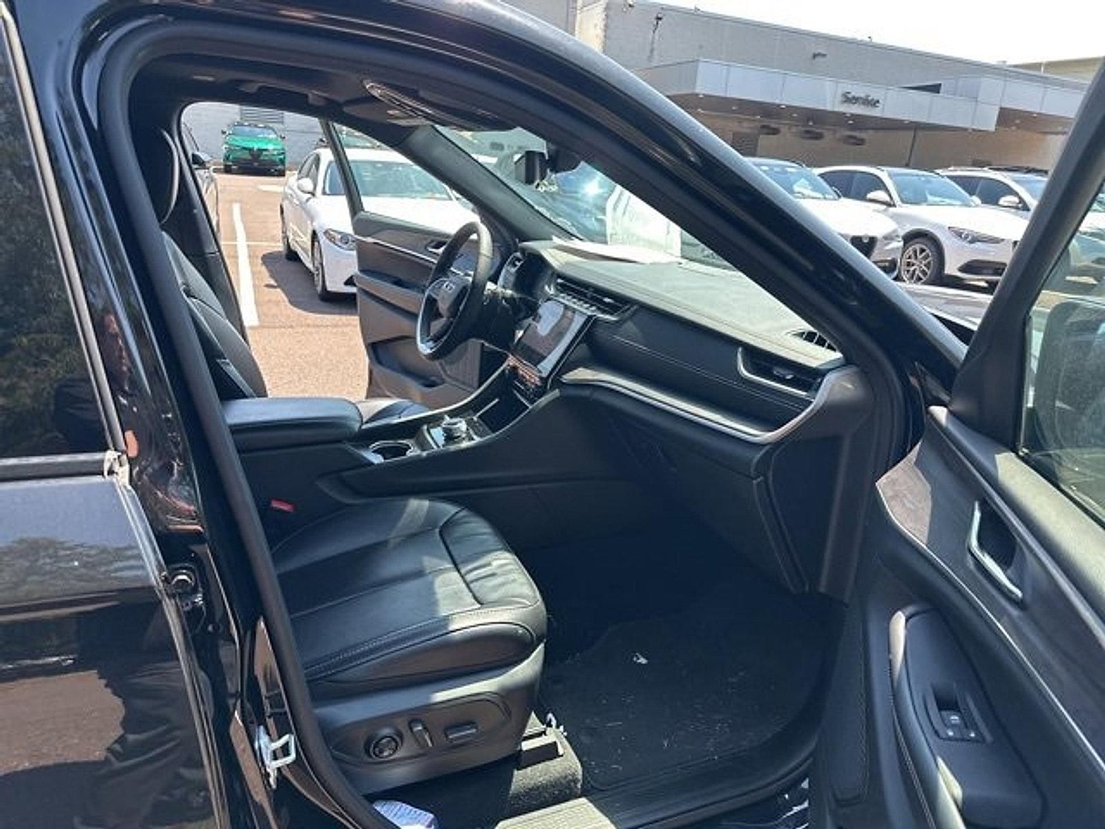 2024 Jeep Grand Cherokee L Vehicle Photo in Willow Grove, PA 19090