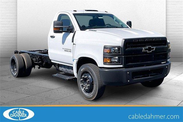 2024 Chevrolet Silverado 5500 HD Vehicle Photo in INDEPENDENCE, MO 64055-1314