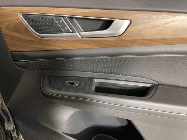 2024 Volkswagen Atlas Vehicle Photo in PHOENIX, AZ 85014-3381
