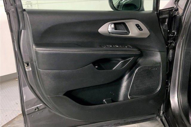 2022 Chrysler Pacifica Vehicle Photo in INDEPENDENCE, MO 64055-1314