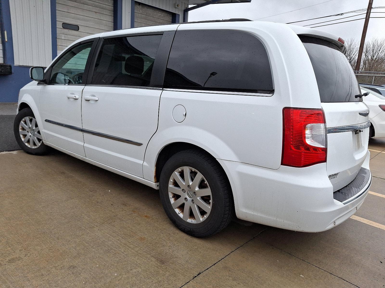 2014 Chrysler Town & Country Vehicle Photo in BETHLEHEM, PA 18017