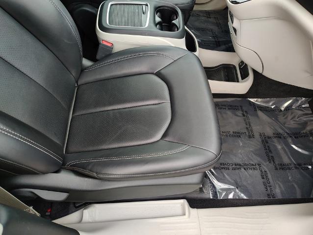 2024 Chrysler Pacifica Vehicle Photo in GREEN BAY, WI 54304-5303