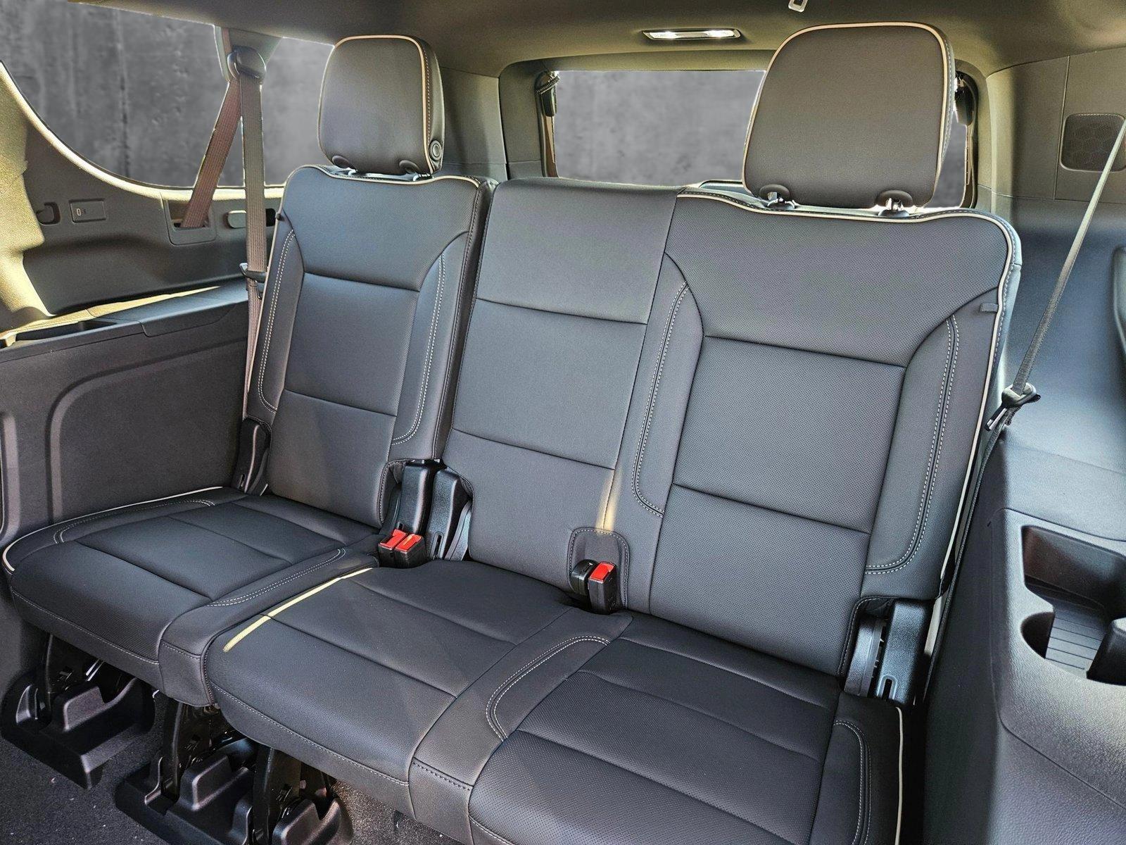 2025 Chevrolet Suburban Vehicle Photo in PEORIA, AZ 85382-3715