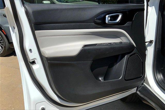 2023 Jeep Compass Vehicle Photo in KANSAS CITY, MO 64114-4545