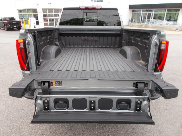 2025 GMC Sierra 2500 HD Vehicle Photo in LOWELL, MA 01852-4336