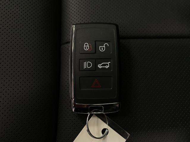 2025 Range Rover Vehicle Photo in Appleton, WI 54913