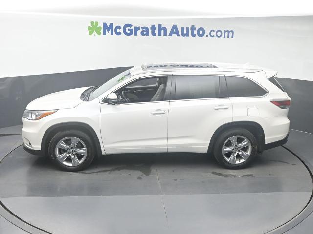 2016 Toyota Highlander Vehicle Photo in Cedar Rapids, IA 52402