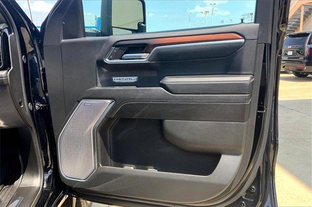 2024 GMC Sierra 1500 Vehicle Photo in TOPEKA, KS 66609-0000