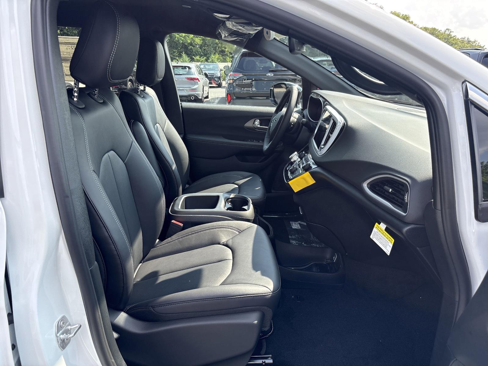 2025 Chrysler Voyager Vehicle Photo in Mechanicsburg, PA 17050-1707