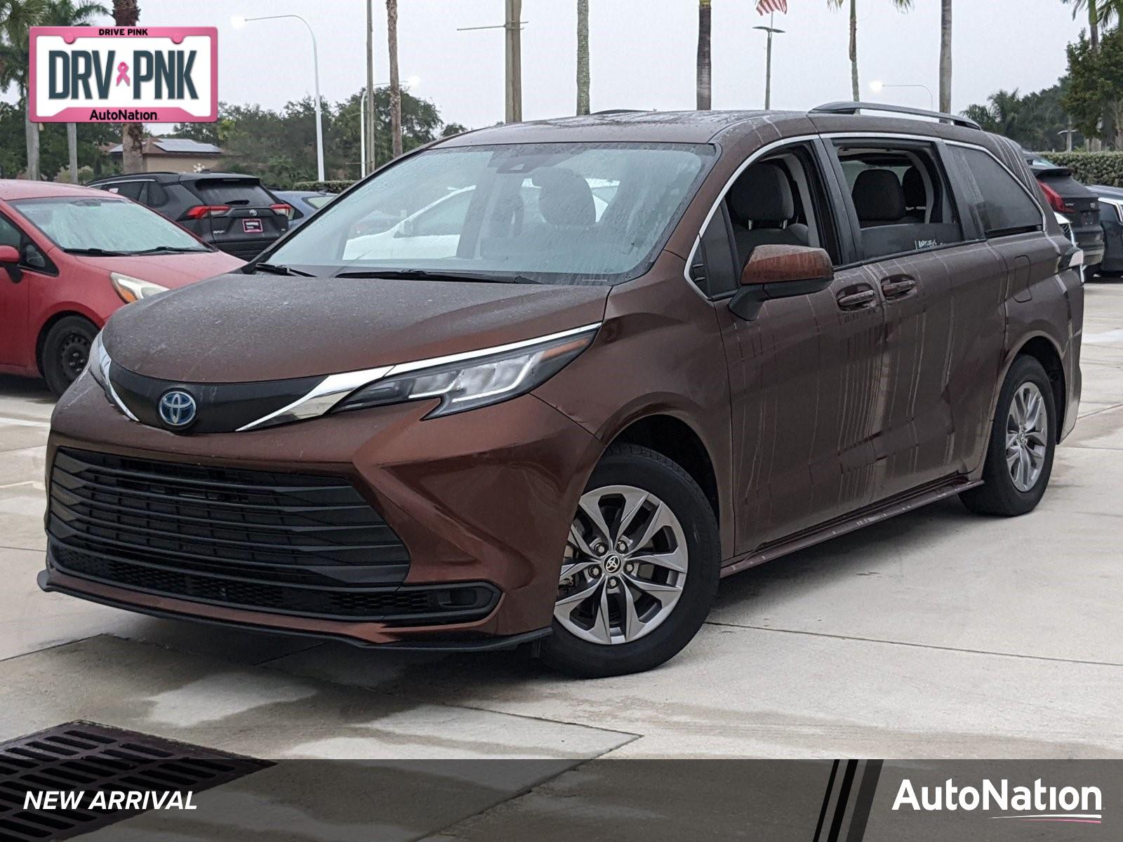 2022 Toyota Sienna Vehicle Photo in Davie, FL 33331