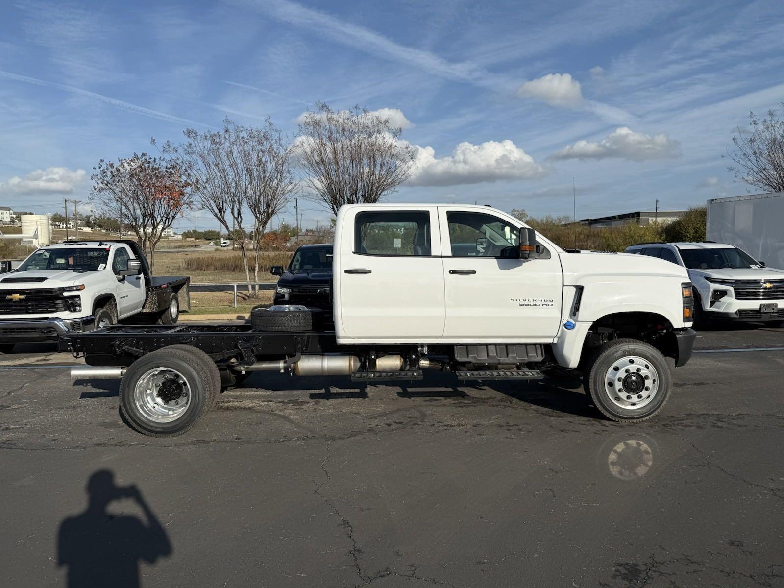 2024 Chevrolet Silverado 5500 HD Vehicle Photo in GEORGETOWN, TX 78626-7508