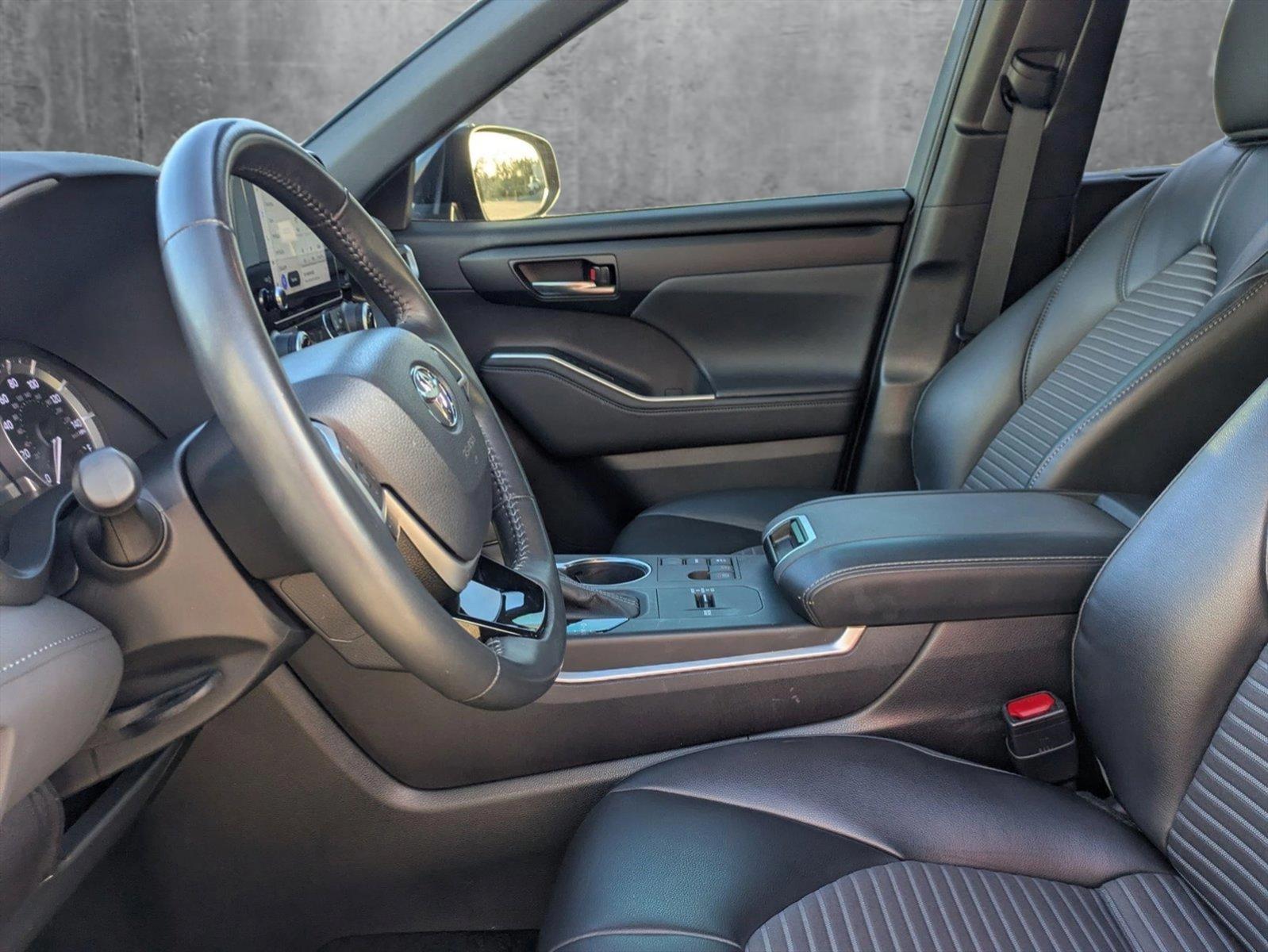 2023 Toyota Highlander Vehicle Photo in Winter Park, FL 32792