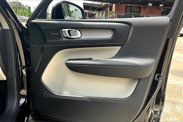 2025 Volvo XC40 Vehicle Photo in Houston, TX 77007