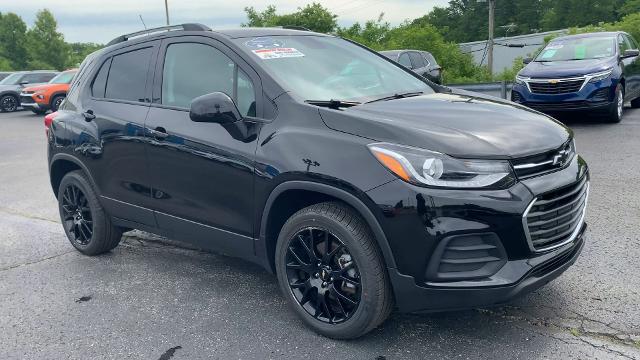 2022 Chevrolet Trax Vehicle Photo in MOON TOWNSHIP, PA 15108-2571