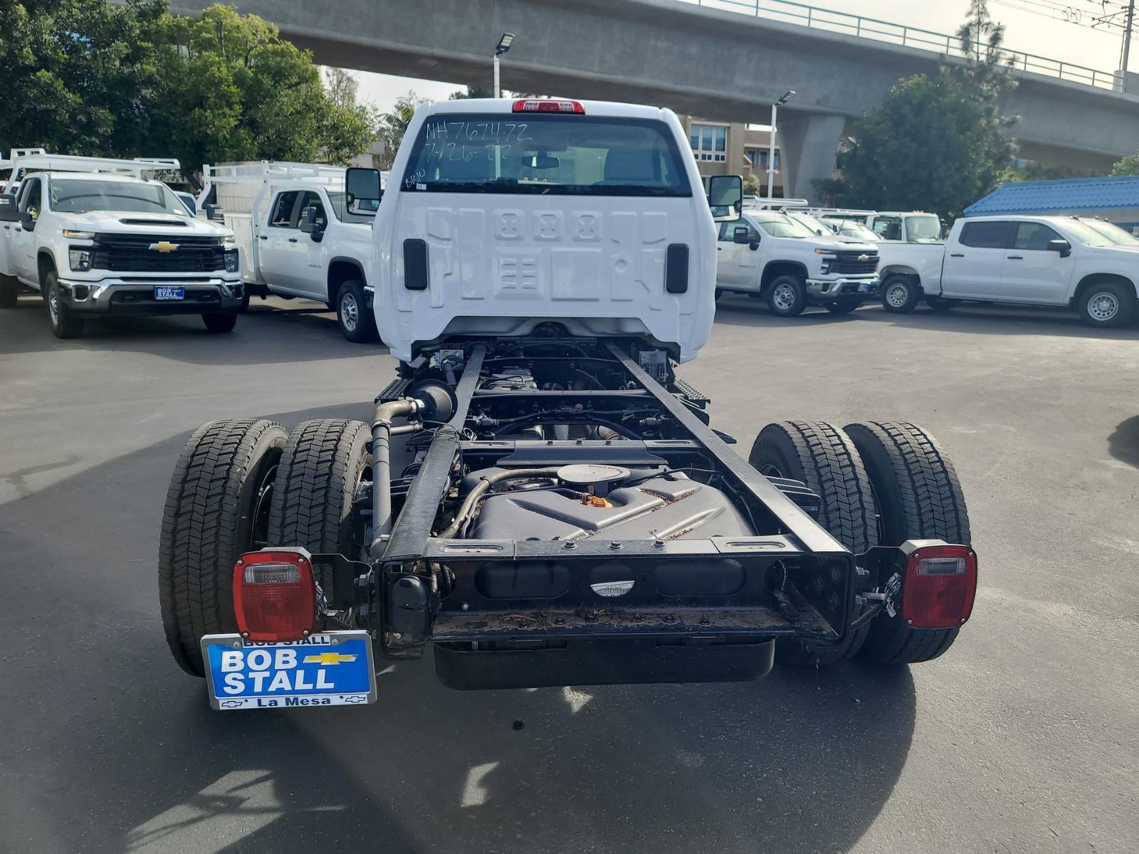 2022 Chevrolet Silverado Chassis Cab Vehicle Photo in LA MESA, CA 91942-8211