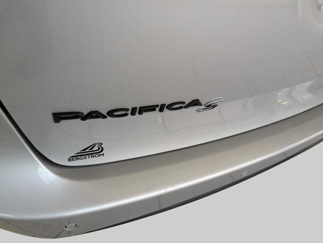 2024 Chrysler Pacifica Vehicle Photo in Oshkosh, WI 54901