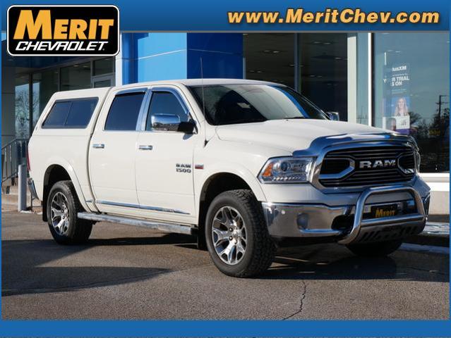 2017 Ram 1500 Vehicle Photo in MAPLEWOOD, MN 55119-4794