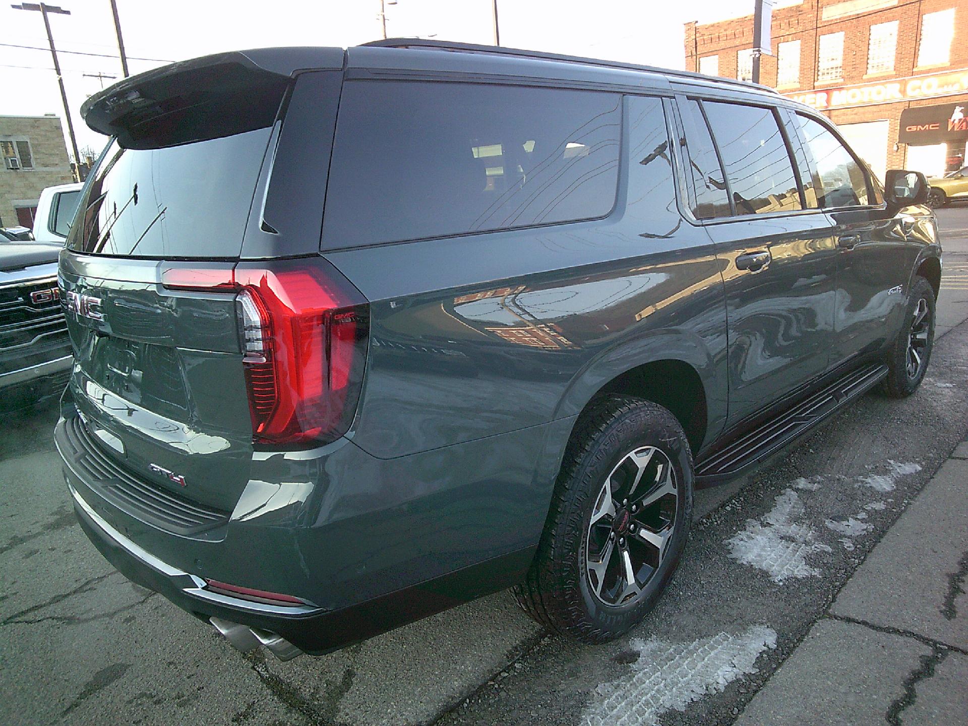 2025 GMC Yukon XL Vehicle Photo in KITTANNING, PA 16201-1536