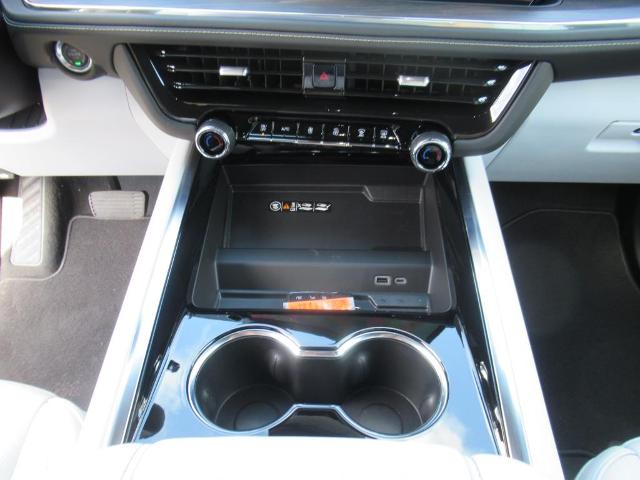 2025 Chevrolet Suburban Vehicle Photo in LEESBURG, FL 34788-4022