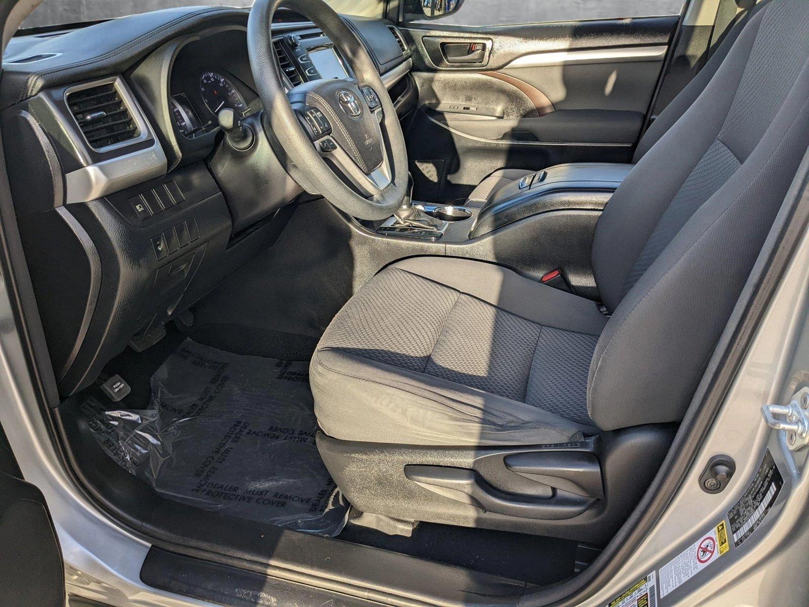2017 Toyota Highlander Vehicle Photo in Davie, FL 33331