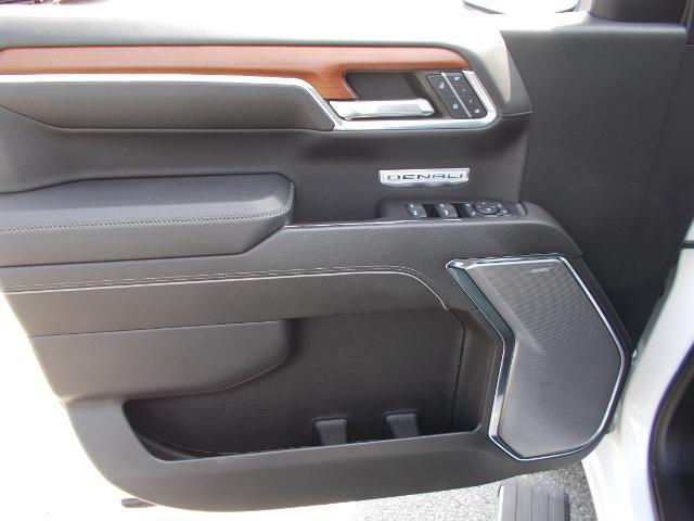 2023 GMC Sierra 1500 Vehicle Photo in LOWELL, MA 01852-4336