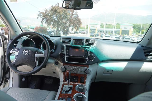 2013 Toyota Highlander Vehicle Photo in Riverdale, UT 84405