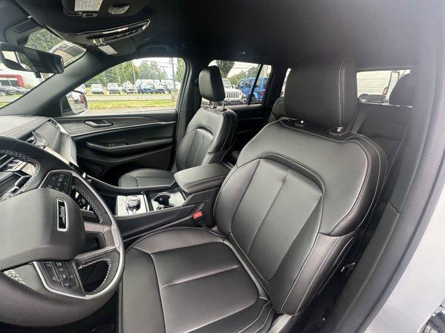 2025 Jeep Grand Cherokee Vehicle Photo in Doylsetown, PA 18901