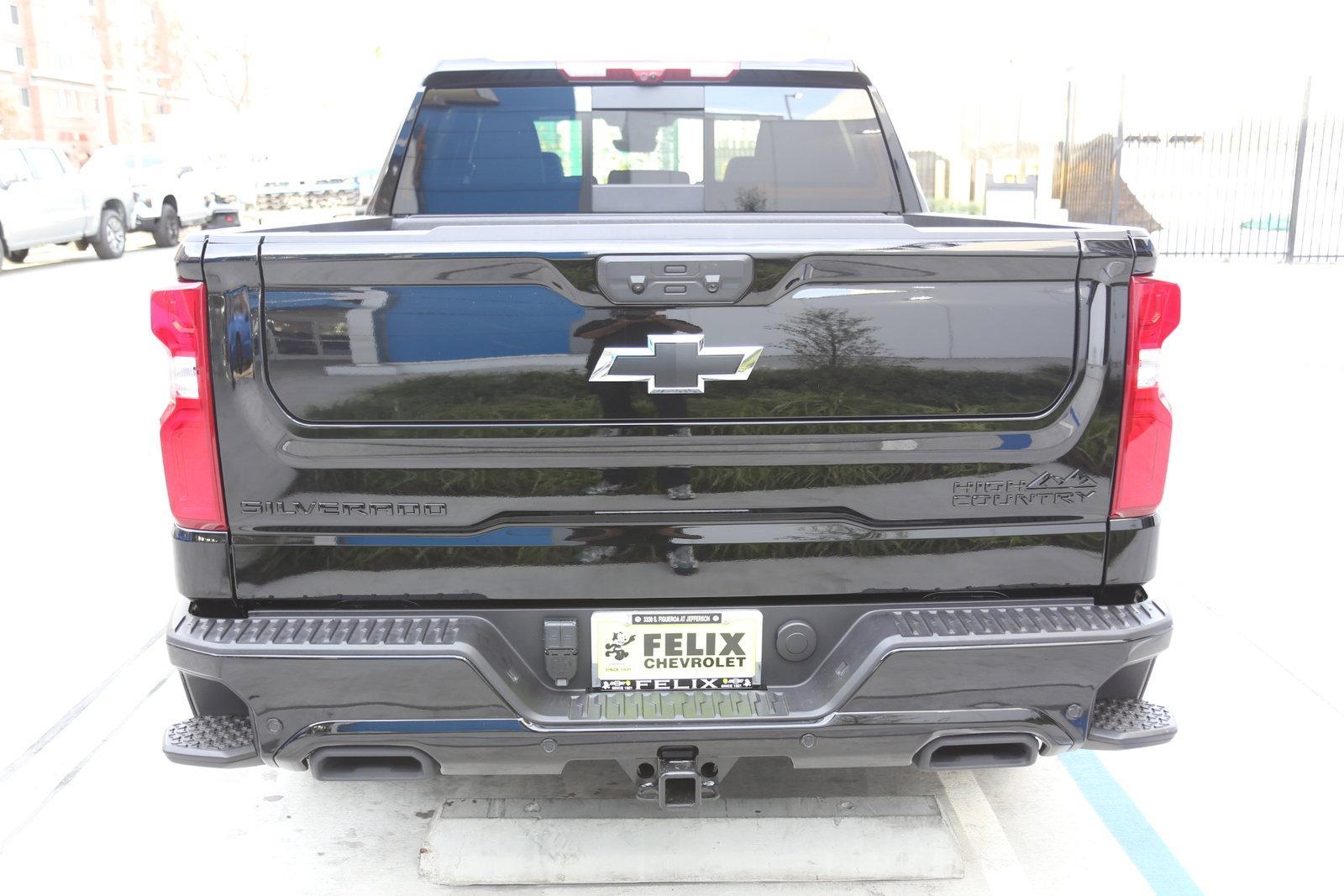 2025 Chevrolet Silverado 1500 Vehicle Photo in LOS ANGELES, CA 90007-3794