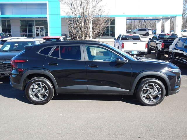 2025 Chevrolet Trax Vehicle Photo in JASPER, GA 30143-8655