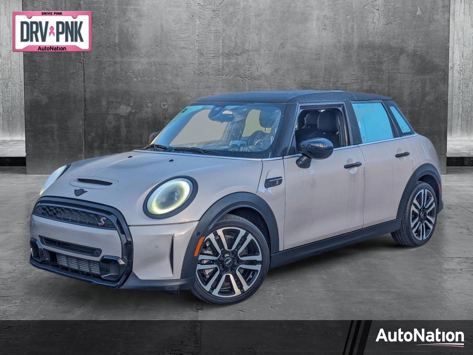 2023 MINI Cooper S Hardtop 4 Door Vehicle Photo in Pembroke Pines , FL 33027