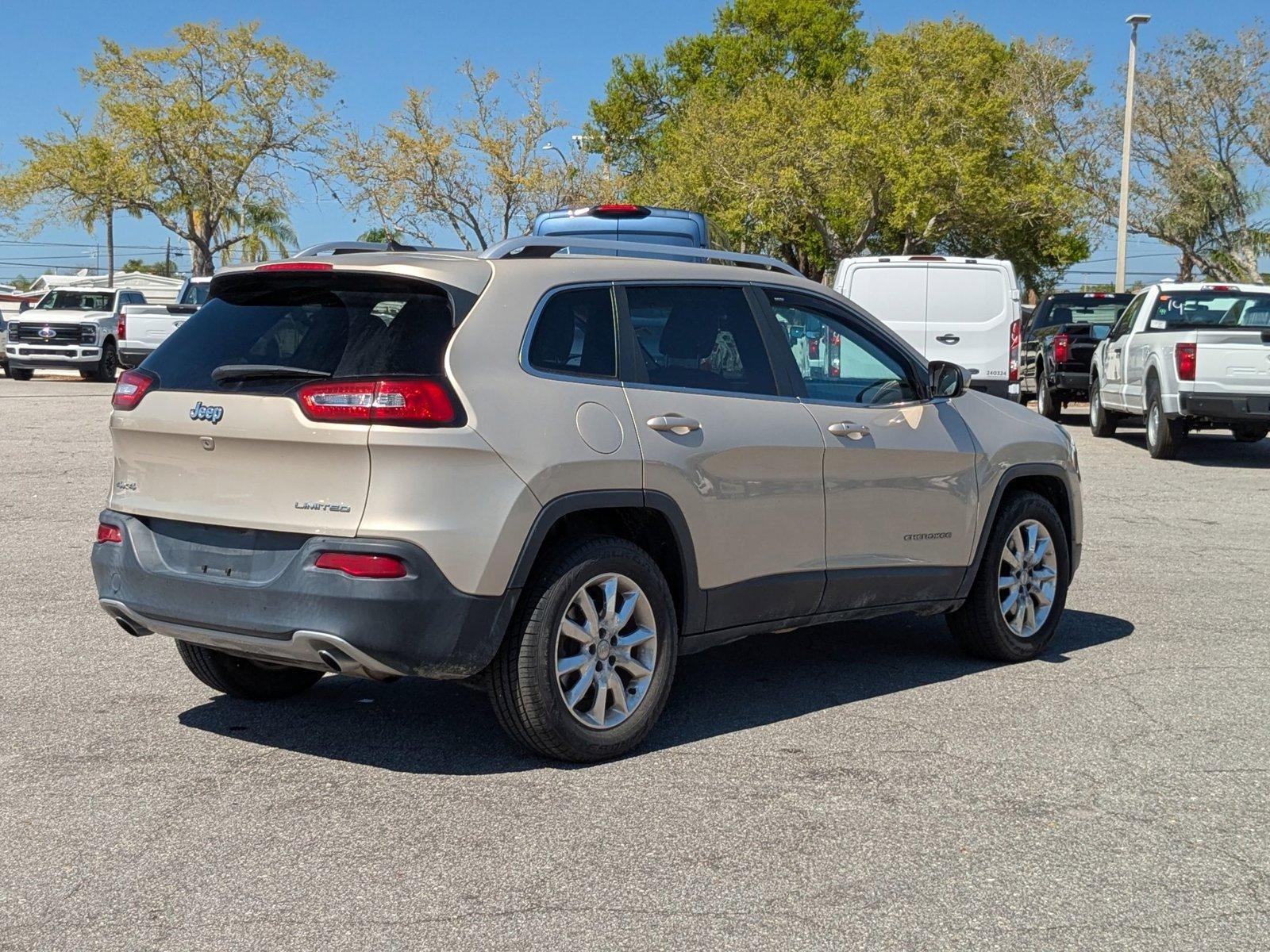 2014 Jeep Cherokee Vehicle Photo in St. Petersburg, FL 33713