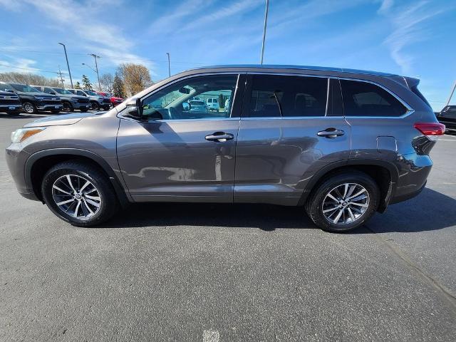 2017 Toyota Highlander Vehicle Photo in GREEN BAY, WI 54304-5303