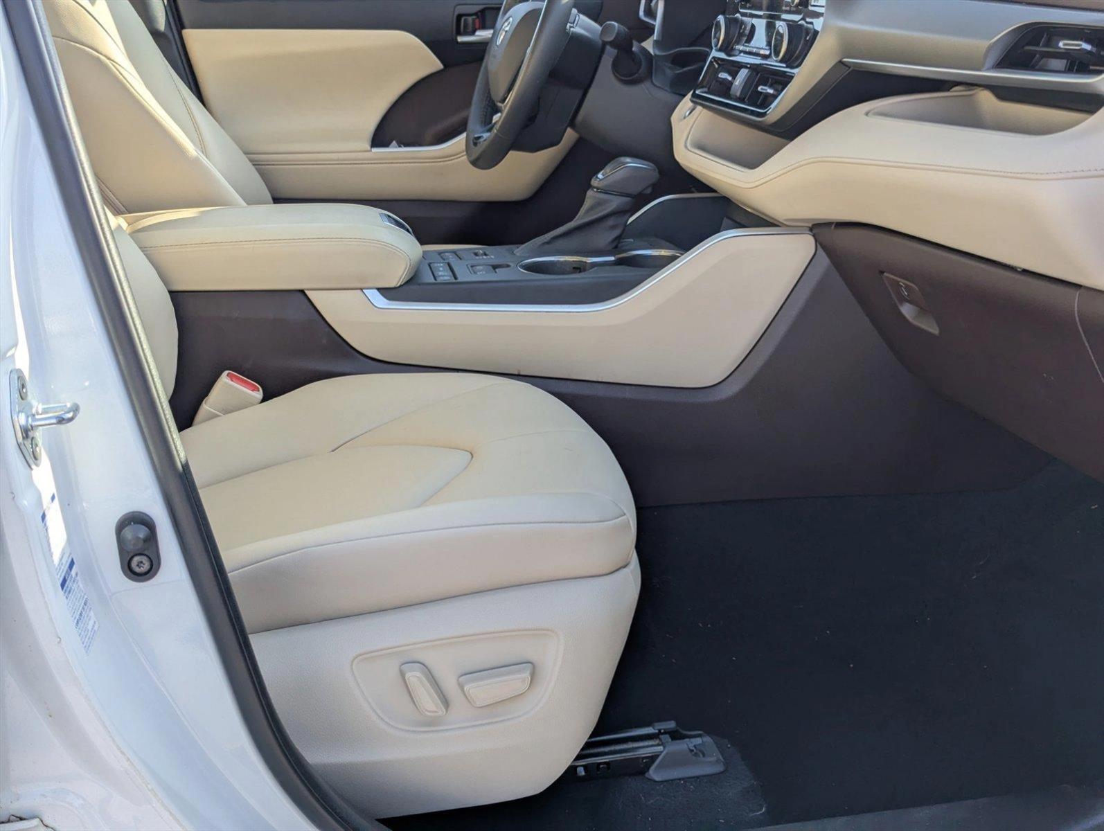 2021 Toyota Highlander Vehicle Photo in Ft. Myers, FL 33907