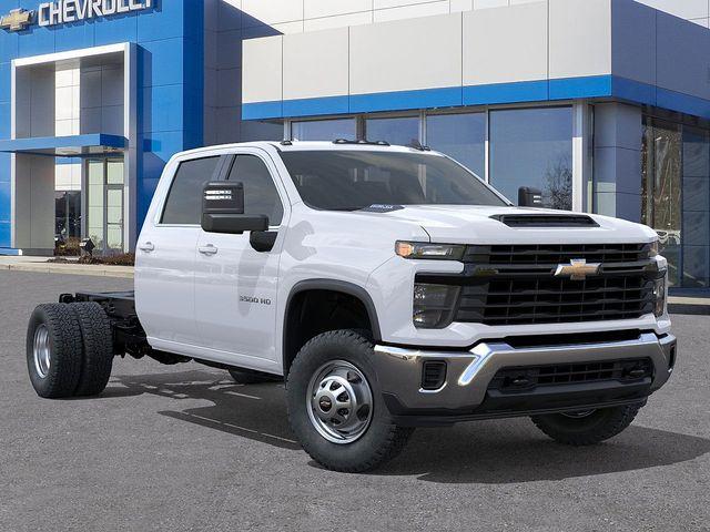 2025 Chevrolet Silverado 3500 HD Chassis Cab Vehicle Photo in DANBURY, CT 06810-5034