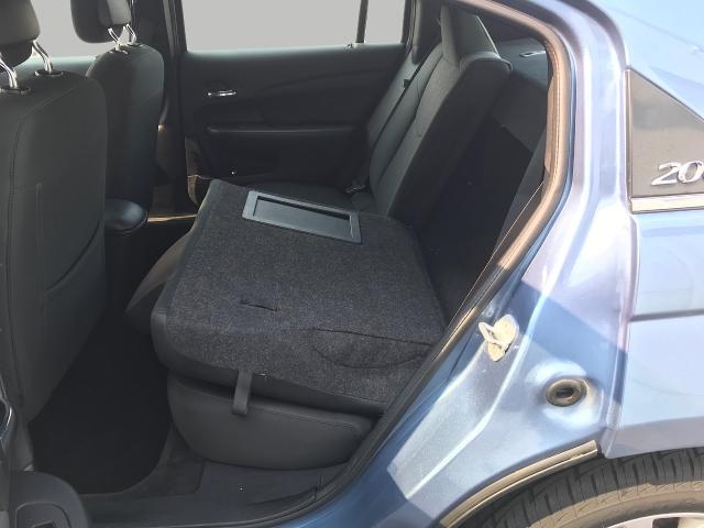 2011 Chrysler 200 Vehicle Photo in GREEN BAY, WI 54303-3330