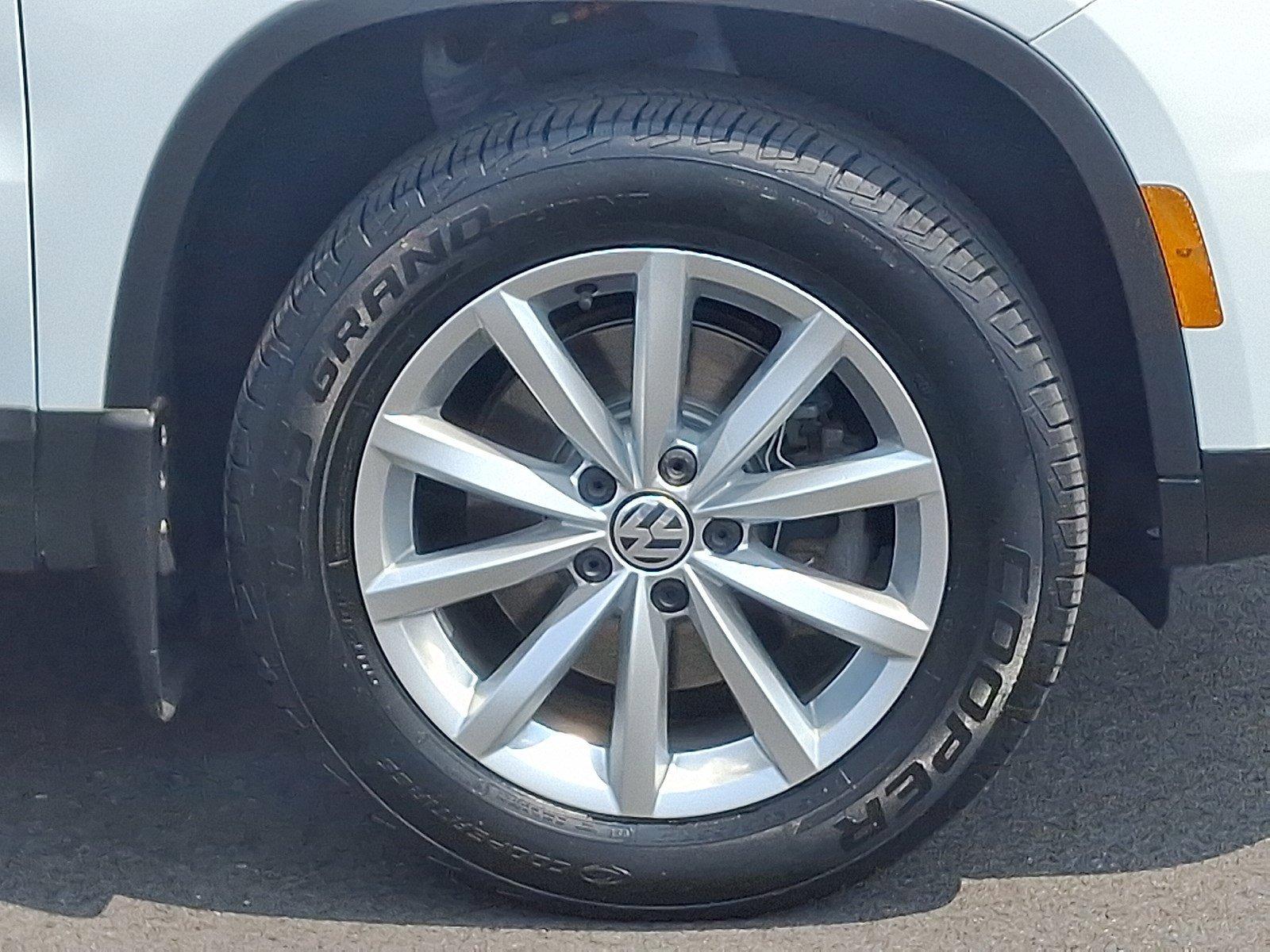 2017 Volkswagen Tiguan Vehicle Photo in Harrisburg, PA 17111