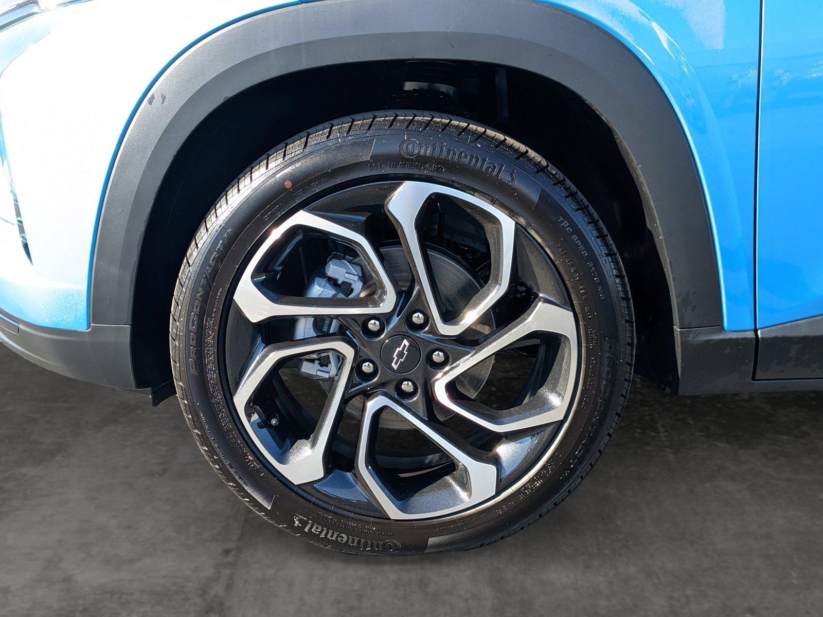 2025 Chevrolet Trax Vehicle Photo in VALENCIA, CA 91355-1705