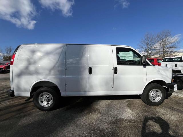 2025 Chevrolet Express Cargo 2500 Vehicle Photo in ALCOA, TN 37701-3235