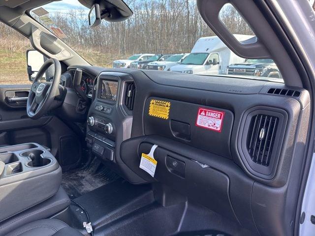 2025 GMC Sierra 3500 HD Chassis Cab Vehicle Photo in MEDINA, OH 44256-9631