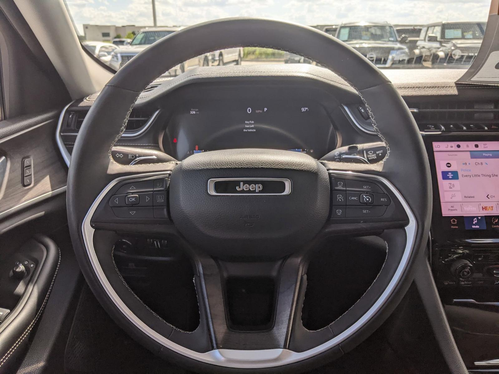 2023 Jeep Grand Cherokee Vehicle Photo in Seguin, TX 78155
