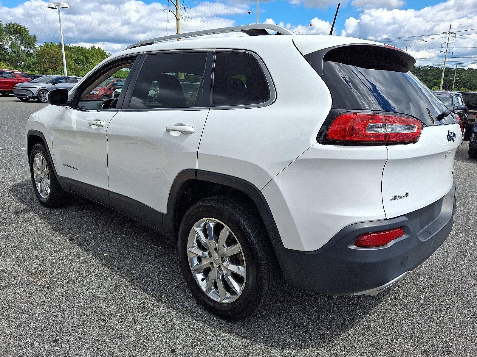 2017 Jeep Cherokee Vehicle Photo in BETHLEHEM, PA 18017-9401