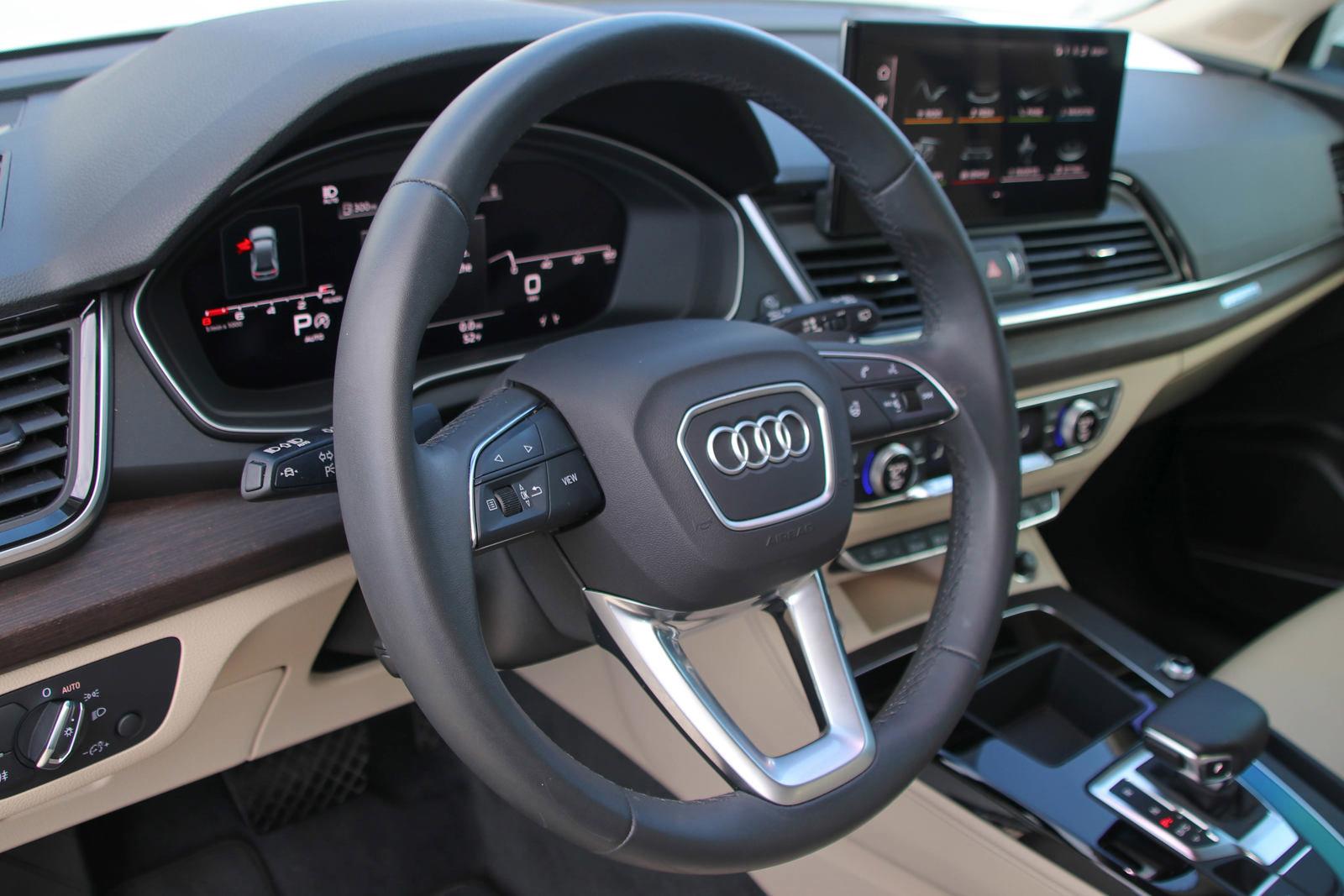 2024 Audi Q5 Vehicle Photo in SUGAR LAND, TX 77478