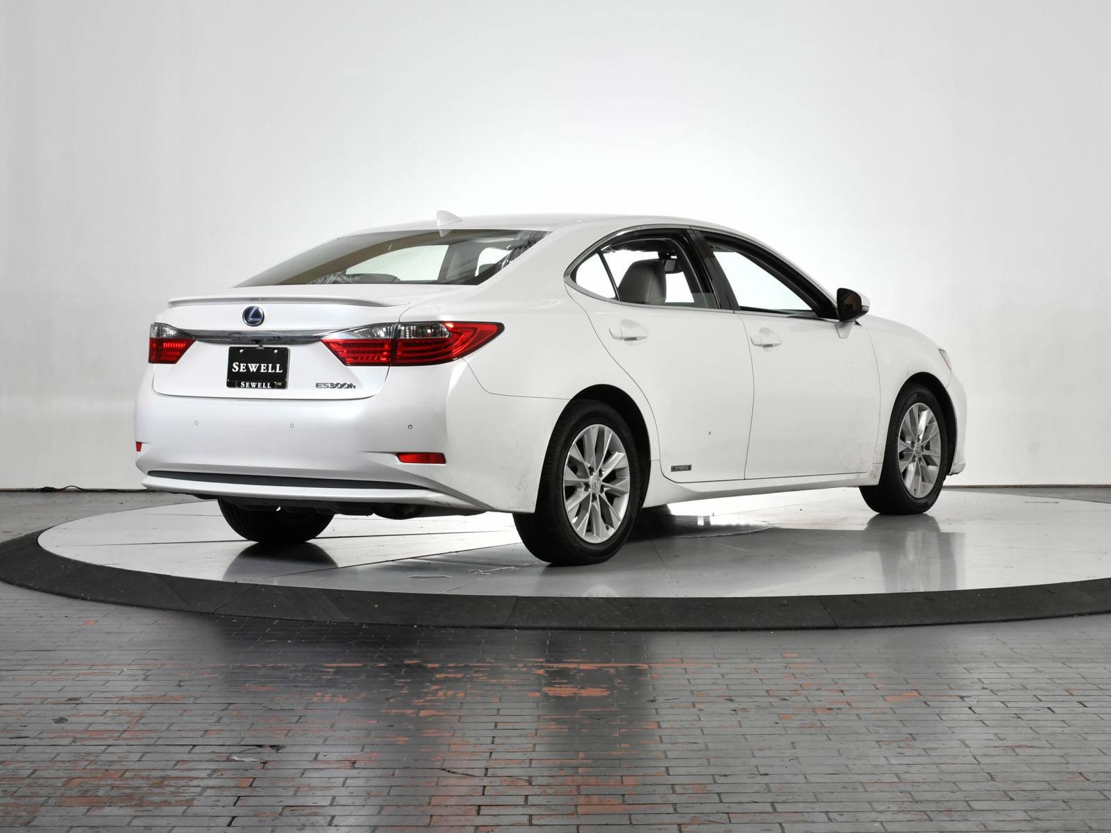 2015 Lexus ES 300h Vehicle Photo in DALLAS, TX 75235